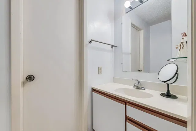 Unit 202 photo 24