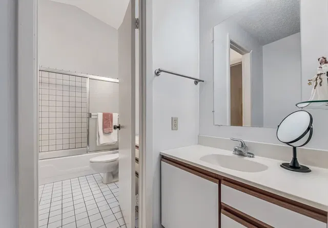 Unit 202 photo 25