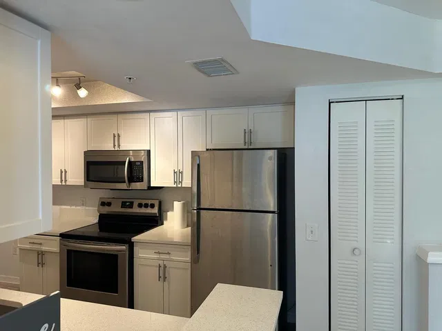  Unit 609 photo 7