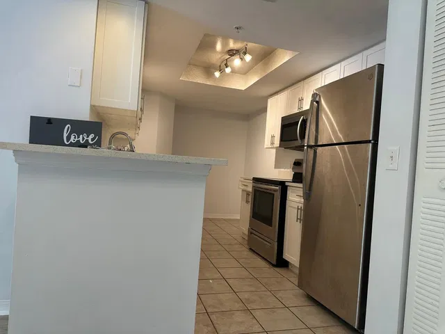 Unit 609 photo 9
