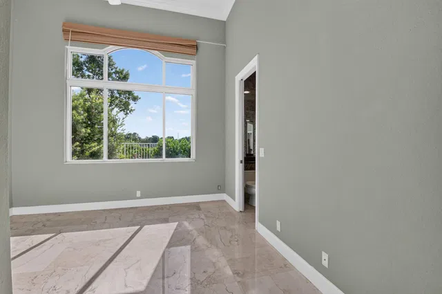 Residence photo 11