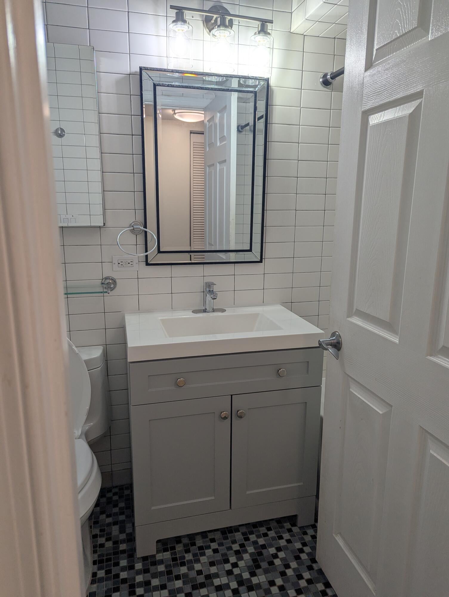 Unit E photo 8