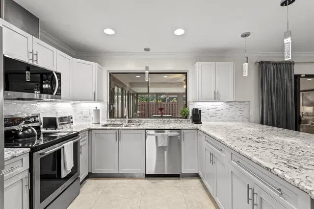  Residence photo 18