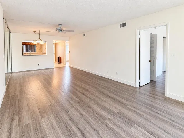  Unit 411 photo 4