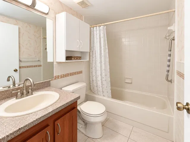  Unit 411 photo 9