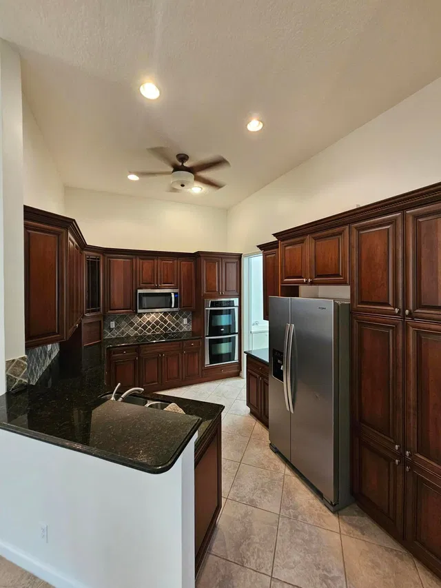  Residence photo 4