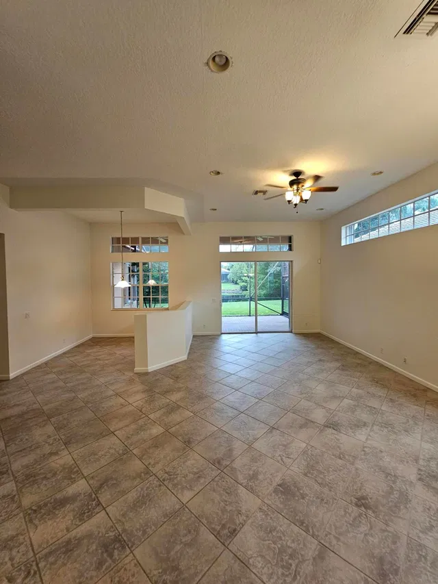  Residence photo 6