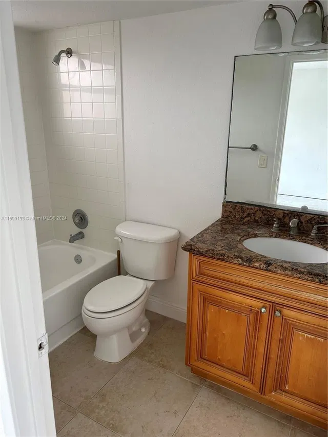 Unit H photo 7