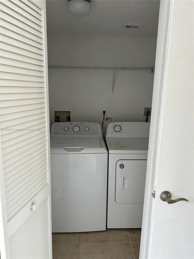 Unit H photo 11