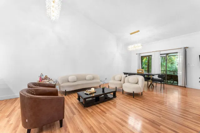Residence photo 17