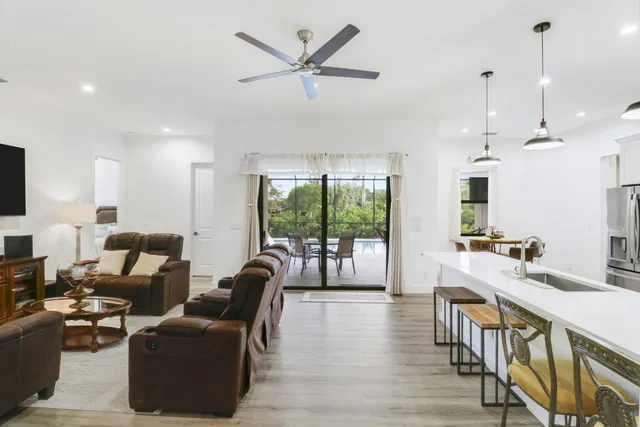 Residence photo 3