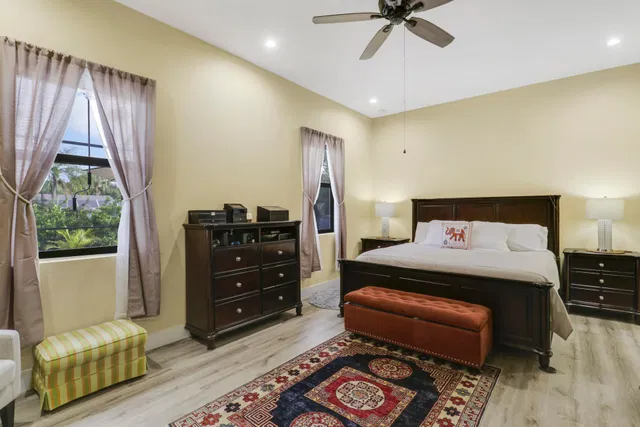 Residence photo 12