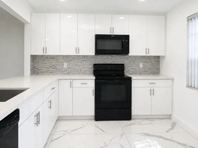 Unit 23 photo 3