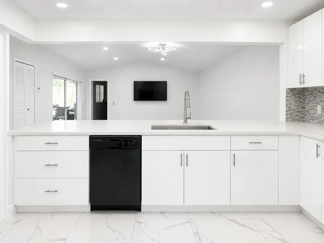 Unit 23 photo 6