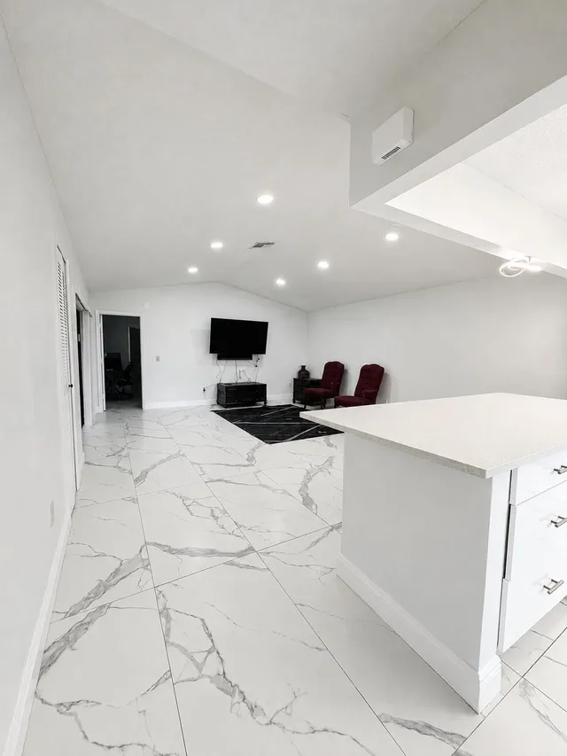 Unit 23 photo 12