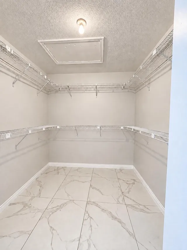 Unit 23 photo 20
