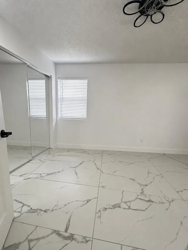Unit 23 photo 21