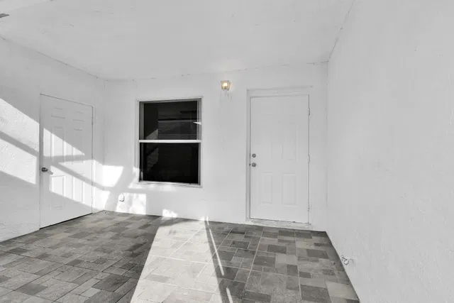 Residence photo 2