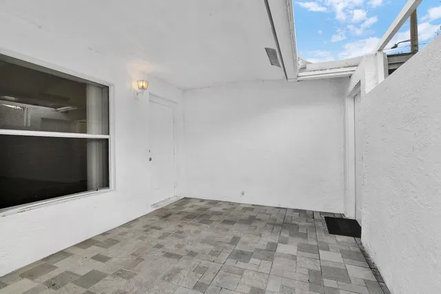 Residence photo 3