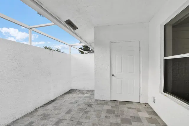 Residence photo 4