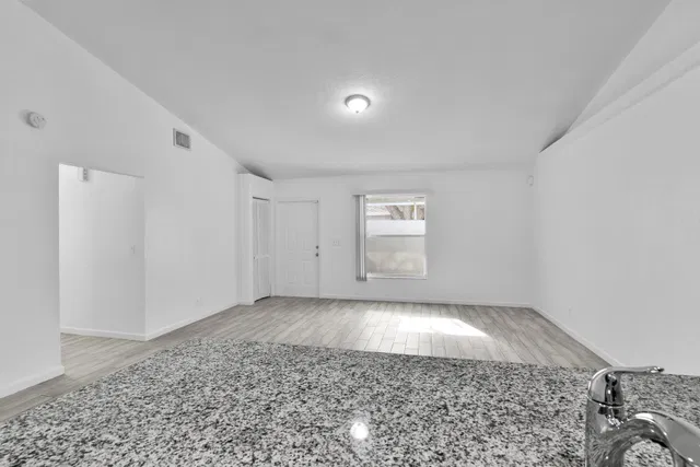 Residence photo 10