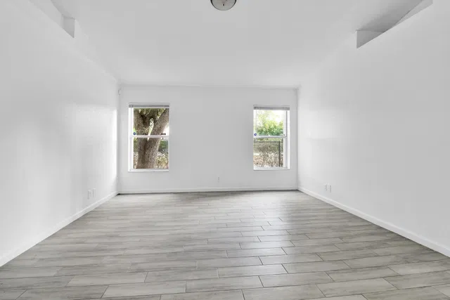 Residence photo 18