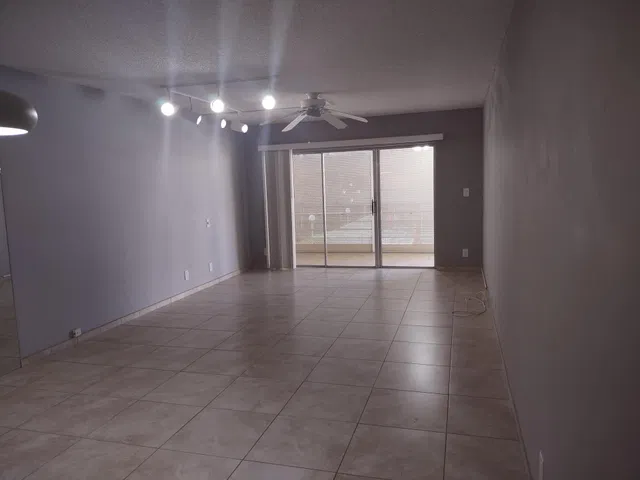 Unit 207 photo 3