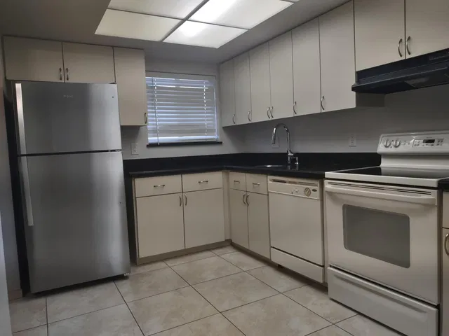 Unit 207 photo 10