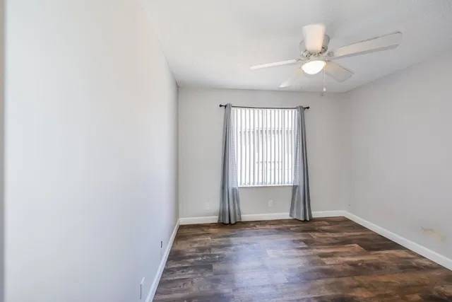 Unit 52 photo 18