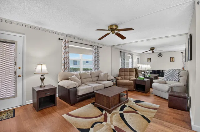 Residence photo 2