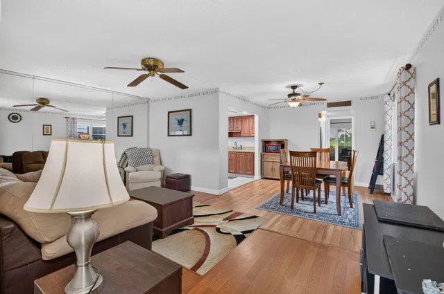 Residence photo 3
