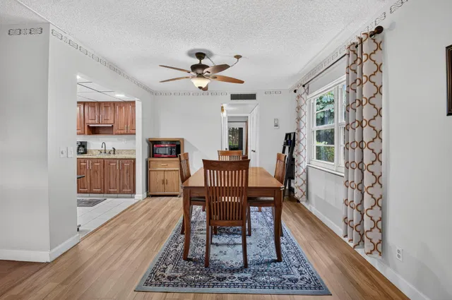 Residence photo 4