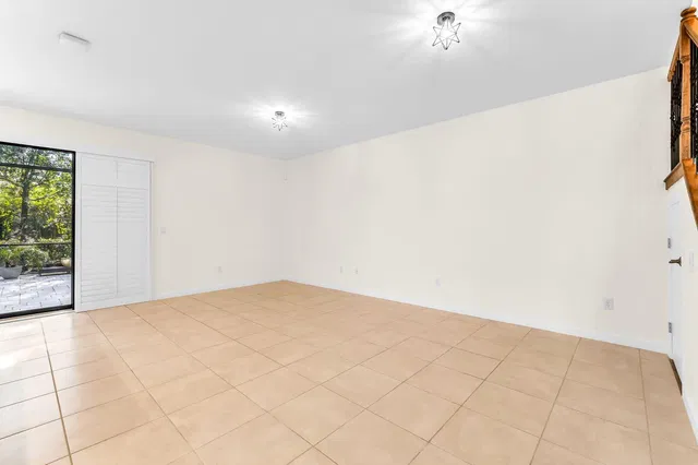  Residence photo 7