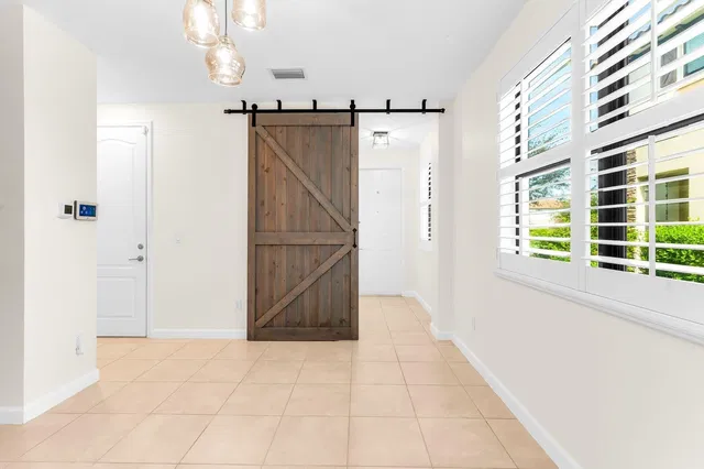  Residence photo 11