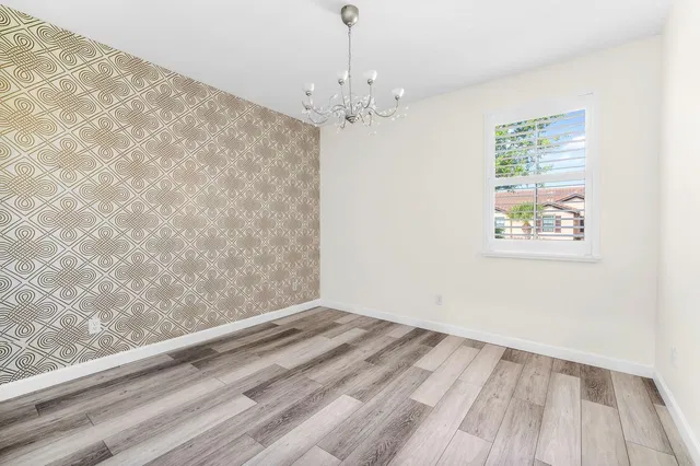  Residence photo 15