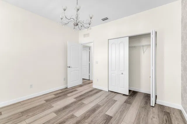  Residence photo 16