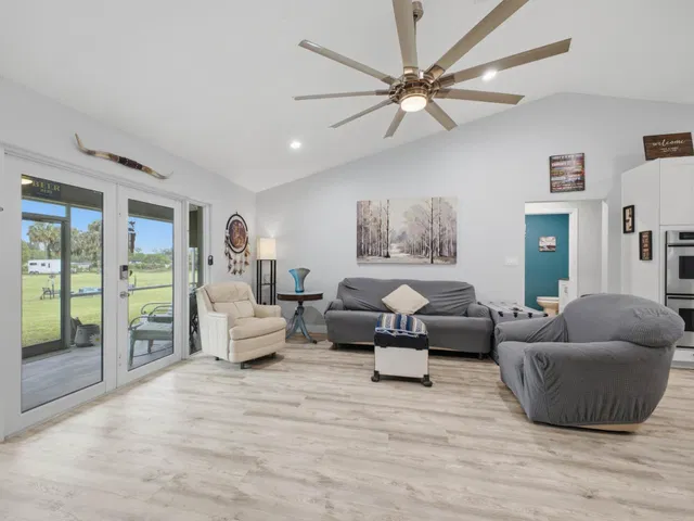 Residence photo 16