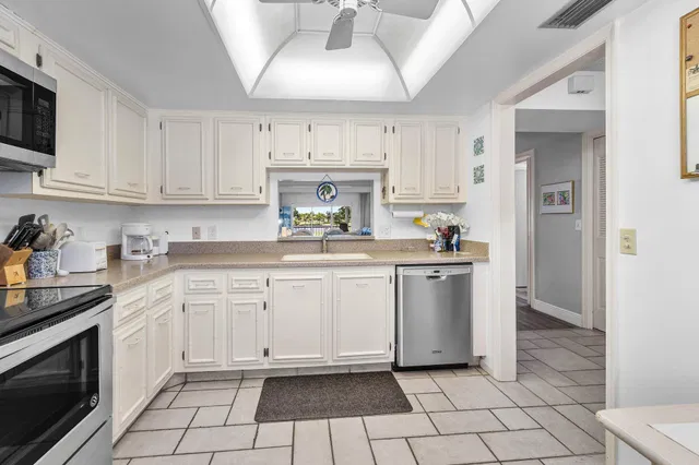  Unit 204 photo 8