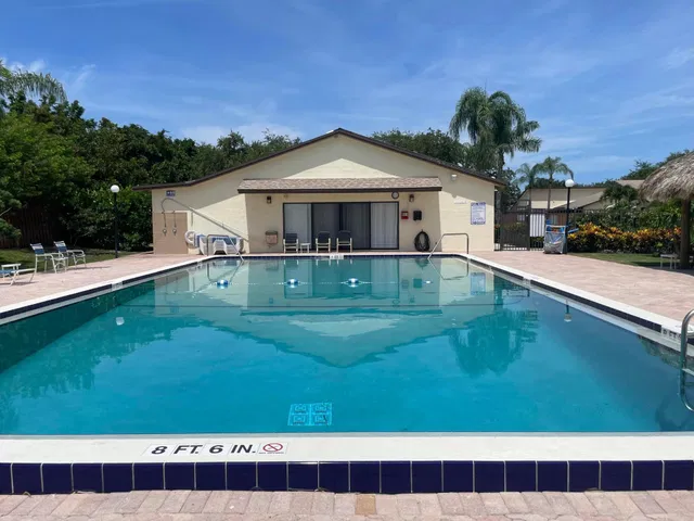 Residence photo 9