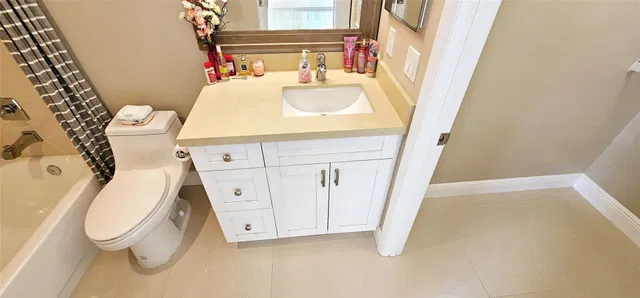 Unit H photo 14