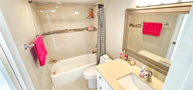 Unit H photo 15