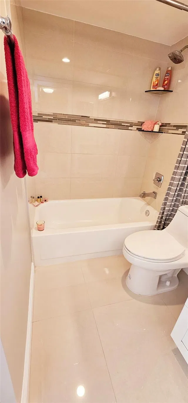 Unit H photo 17