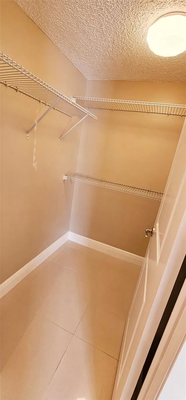 Unit H photo 18