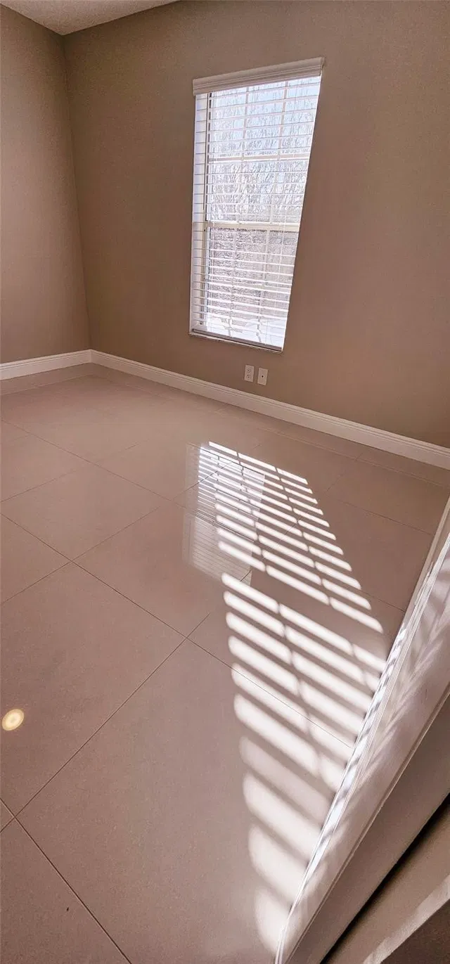 Unit H photo 21