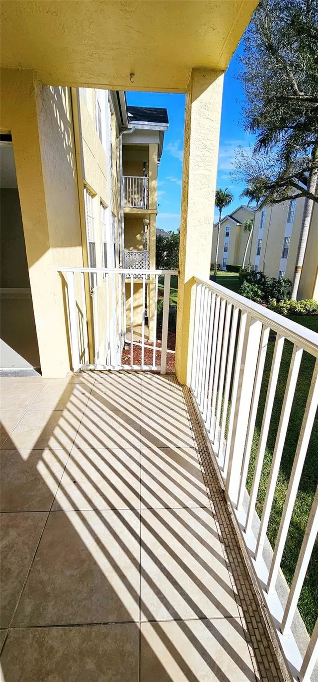 Unit H photo 23