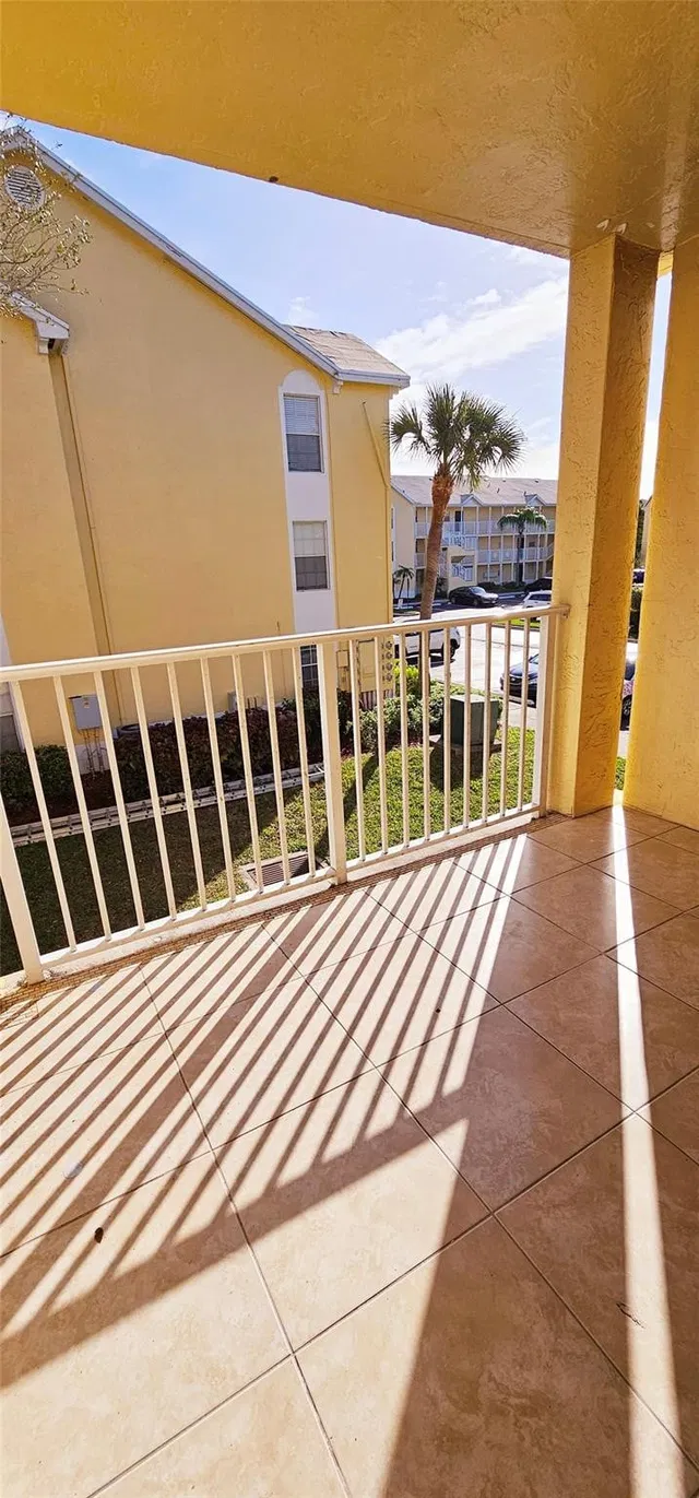 Unit H photo 24