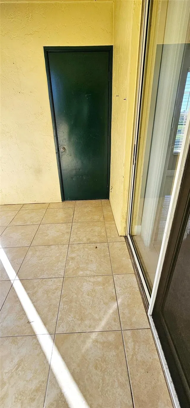 Unit H photo 25