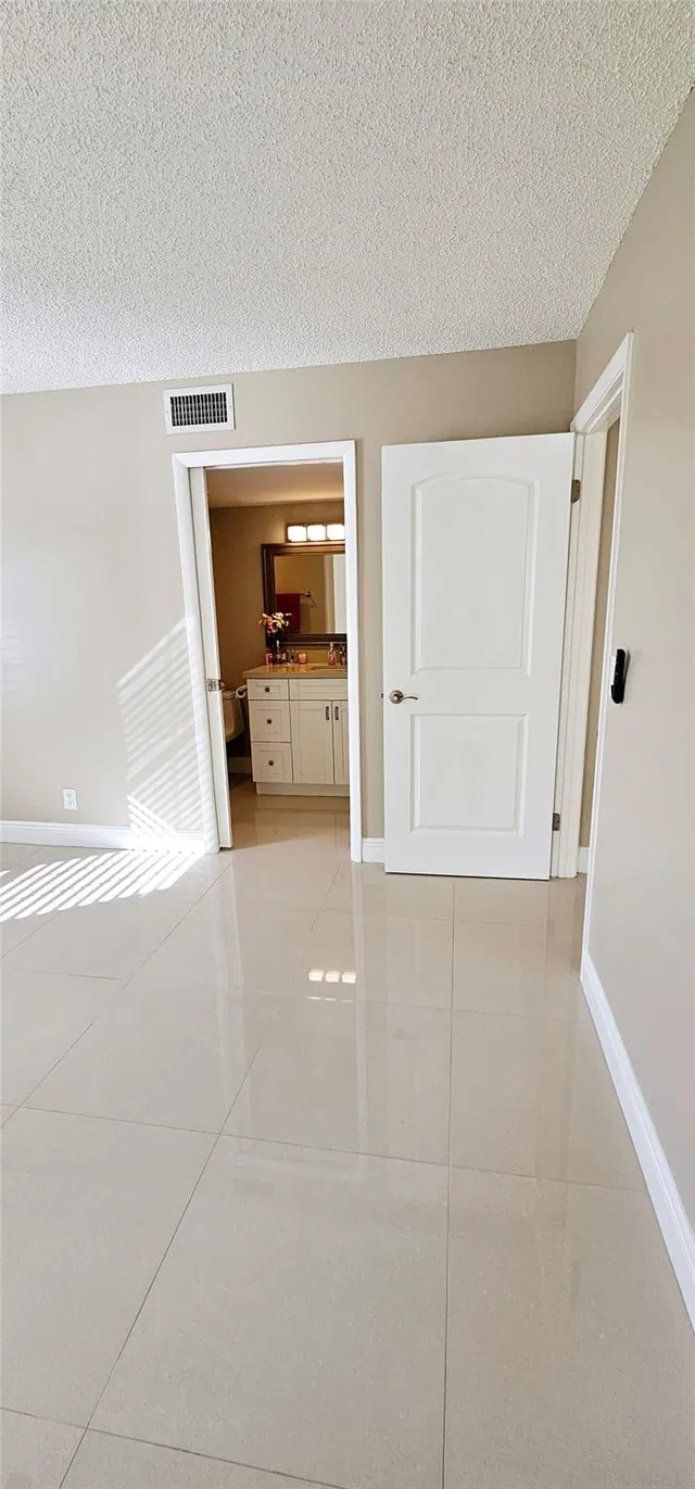 Unit H photo 27