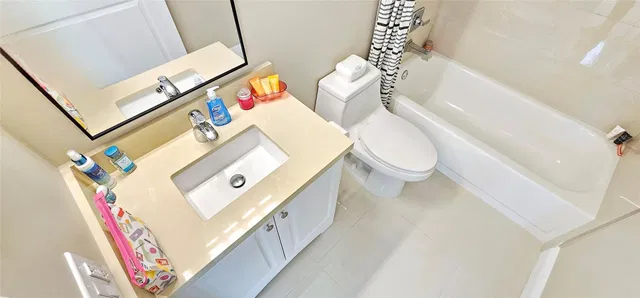 Unit H photo 28