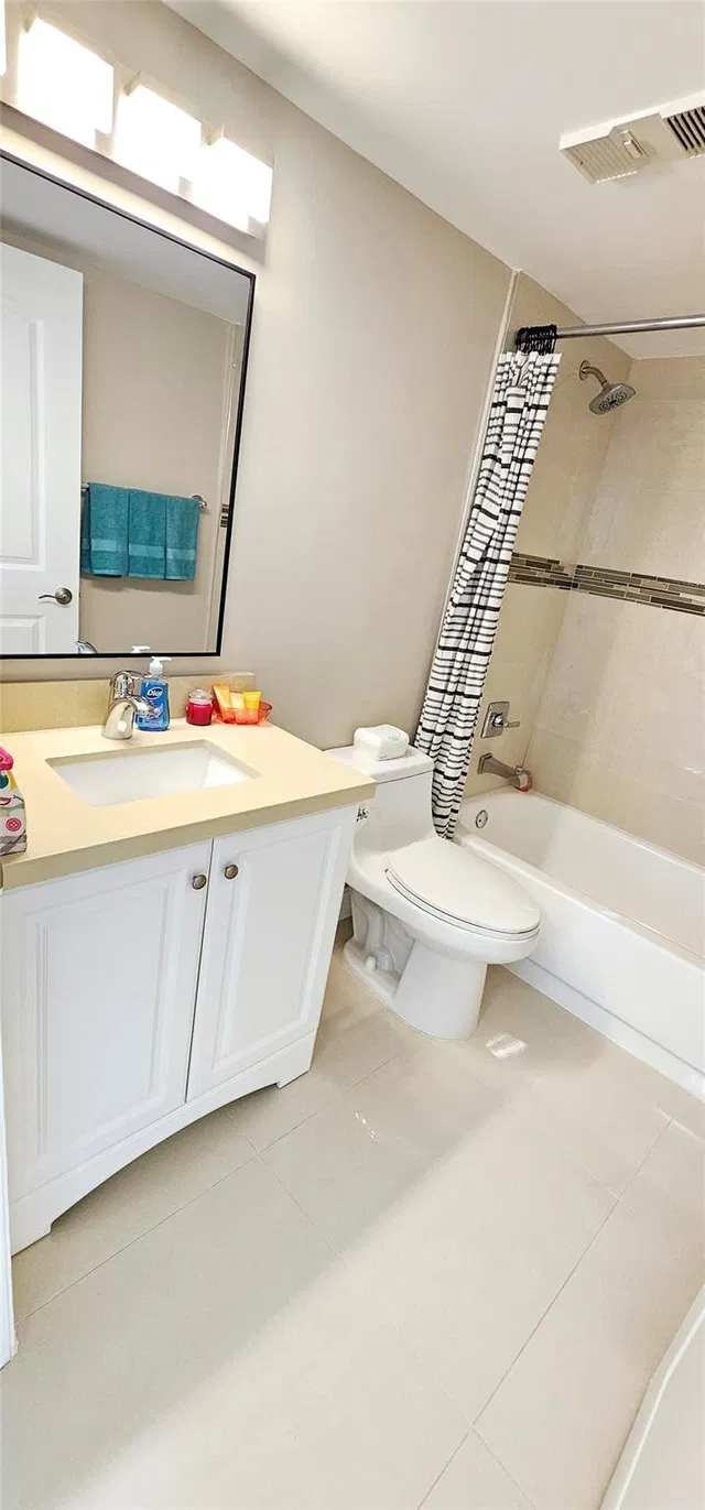 Unit H photo 29